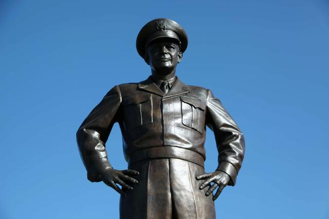 THE CAMPUS EXPERIENCE:<br>FEATURES AND PROGRAMS